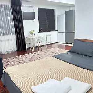 Апартаменты в районе парка горького, Алматы
